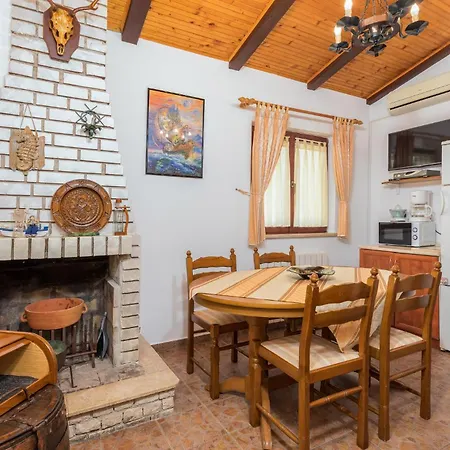 Pet Friendly In With Kitchen