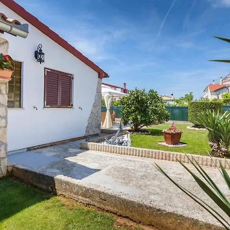 Holiday home Pet Friendly In With Kitchen