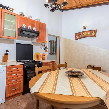 Pet Friendly In With Kitchen Fazana