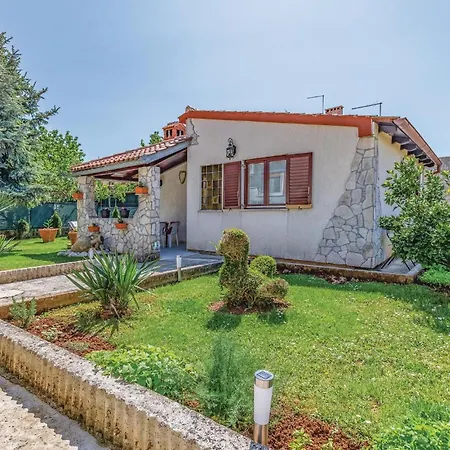 Holiday home Pet Friendly In With Kitchen Fazana