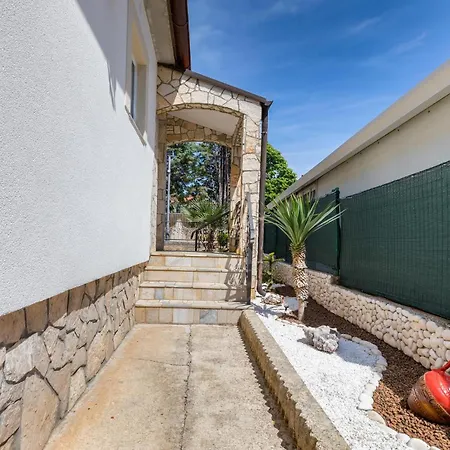 Pet Friendly In With Kitchen Holiday home Fazana